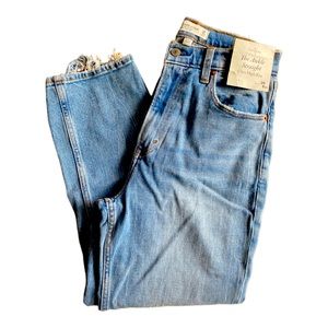 NWT • A&F High-rise Jeans